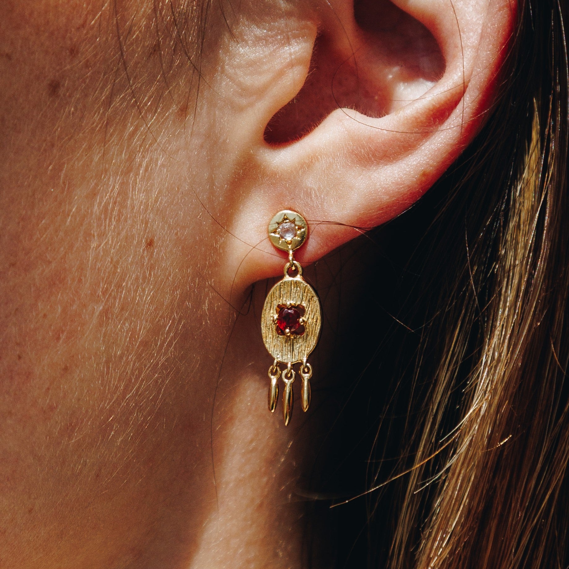 Ohrringe Elysian Drop Granat Gold